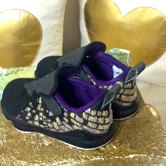 Baby ..lebrons..nike..accepting offers - Picture 3 of 7